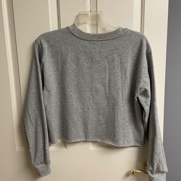 Charlie Brown Snoopy Christmas Sweatshirt, Gray Crop Top, Junior XL, New - Picture 2 of 7